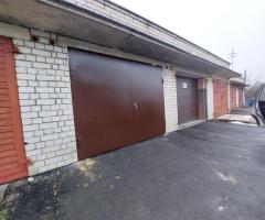 Metaliniai garažo vartai, durys.