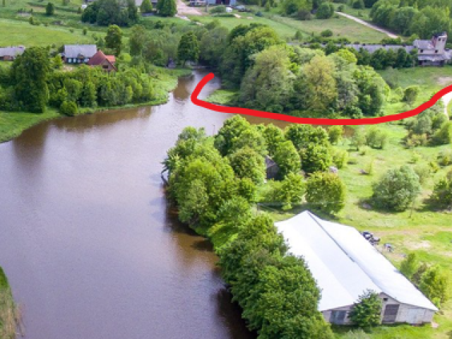 122a sklypas su 849 m2 ploto pastatu ir pakrantės mišku šalia Vilniaus