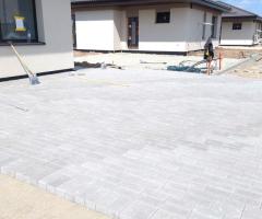 Sukritusių trinkelių atstatymas