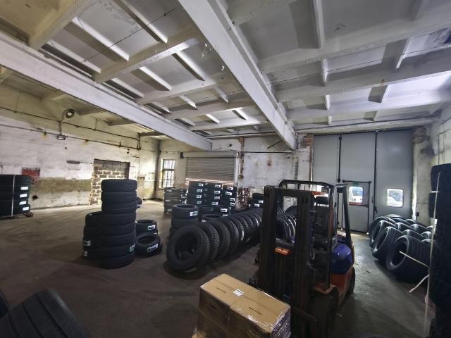 Išnuomojamos patalpos Auto servizui - sandėliavimui Paryžiaus Komunos g. Klaipėda