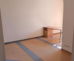 Išnuomojamas 26 kv.m. Ofisas P. Komunos g. Klaipėda. Kaina tik 140€