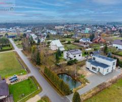 Dvibutis namas su nuosavu tvenkiniu Raudondvaryje
