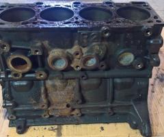 Mazda variklis dalimis.R2AA